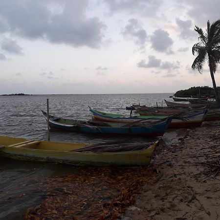 Chale Perto Da Praia Com Duas Suites E Varandao Pacatuba  Exteriör bild